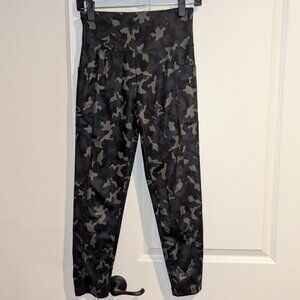 *3 FOR $9* Bally Total Fitness Camouflage Print Cell Phone Pocket Hip Tight Pant